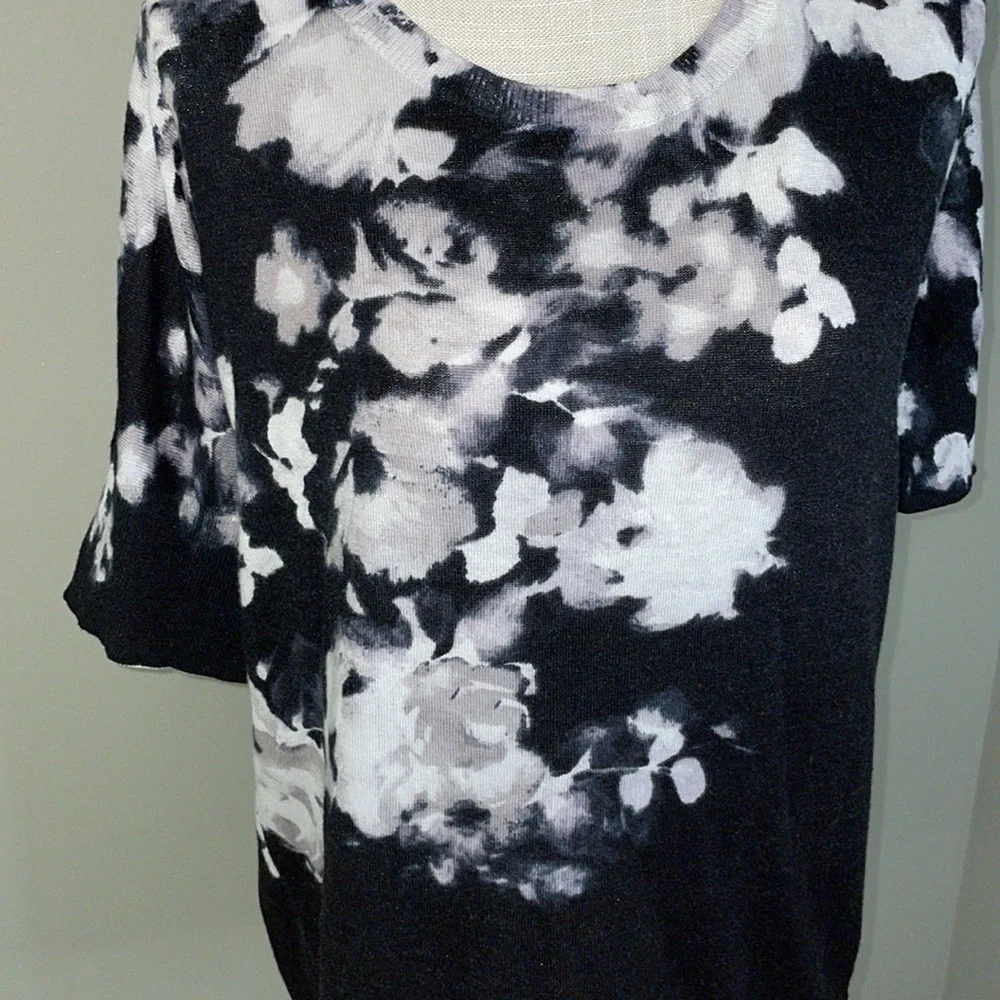 Vera Wang medium short sleeve sweater. Black and white, good used condition. - Picture 7 of 7